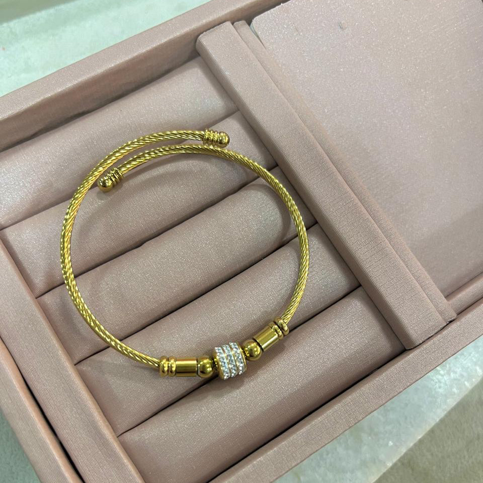 Twisted Dangle Studded Zircon Bracelet (GOLD)