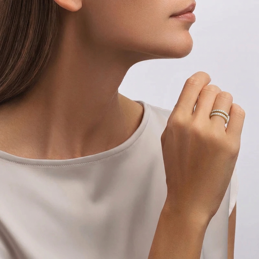 Gold ring lifestyle photo 1