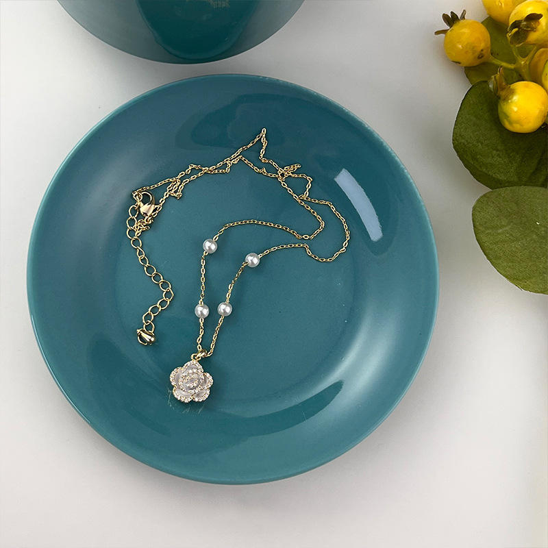 Rose and Pearl Necklace (GOLD)