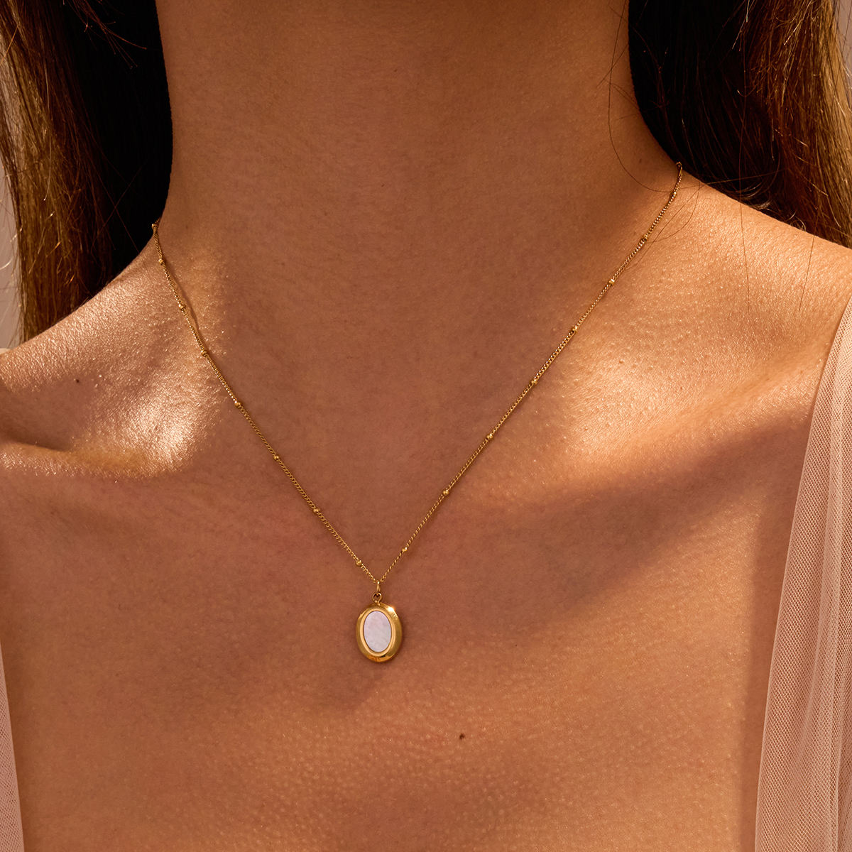 Oval Shape White Shell Pendant Necklace (GOLD)