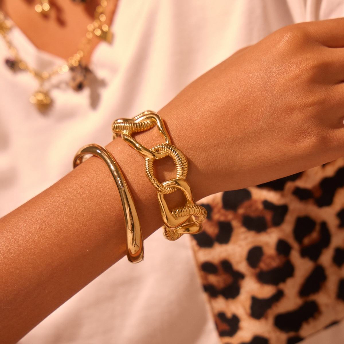 Chunky Circle Bangle Bracelet (GOLD)