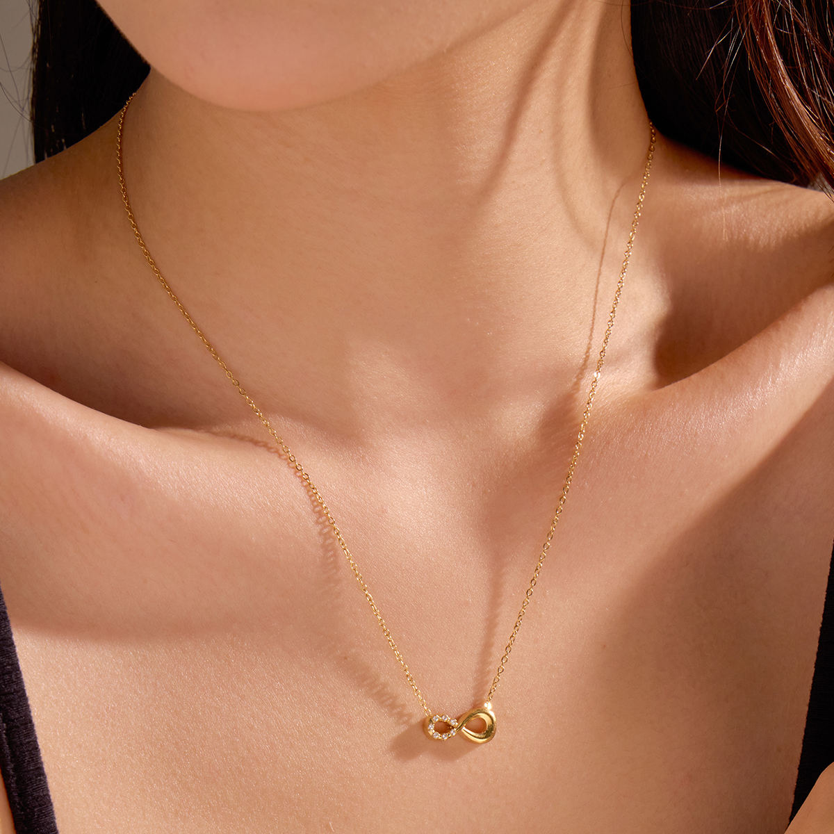 Zircon Lazy Eight Infinity Pendant Necklace (GOLD)