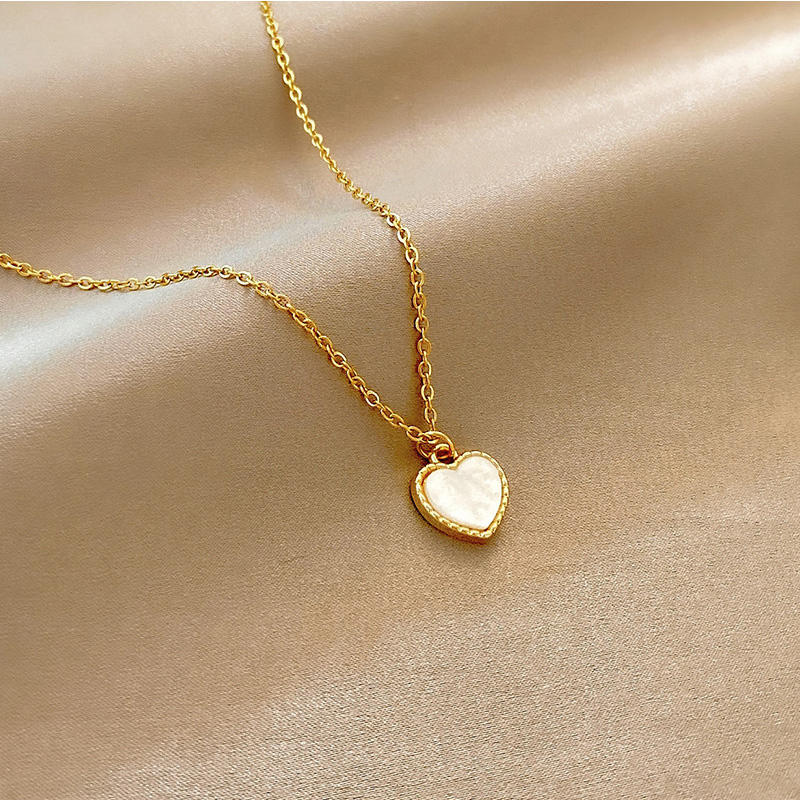 White Heart Necklace (GOLD)