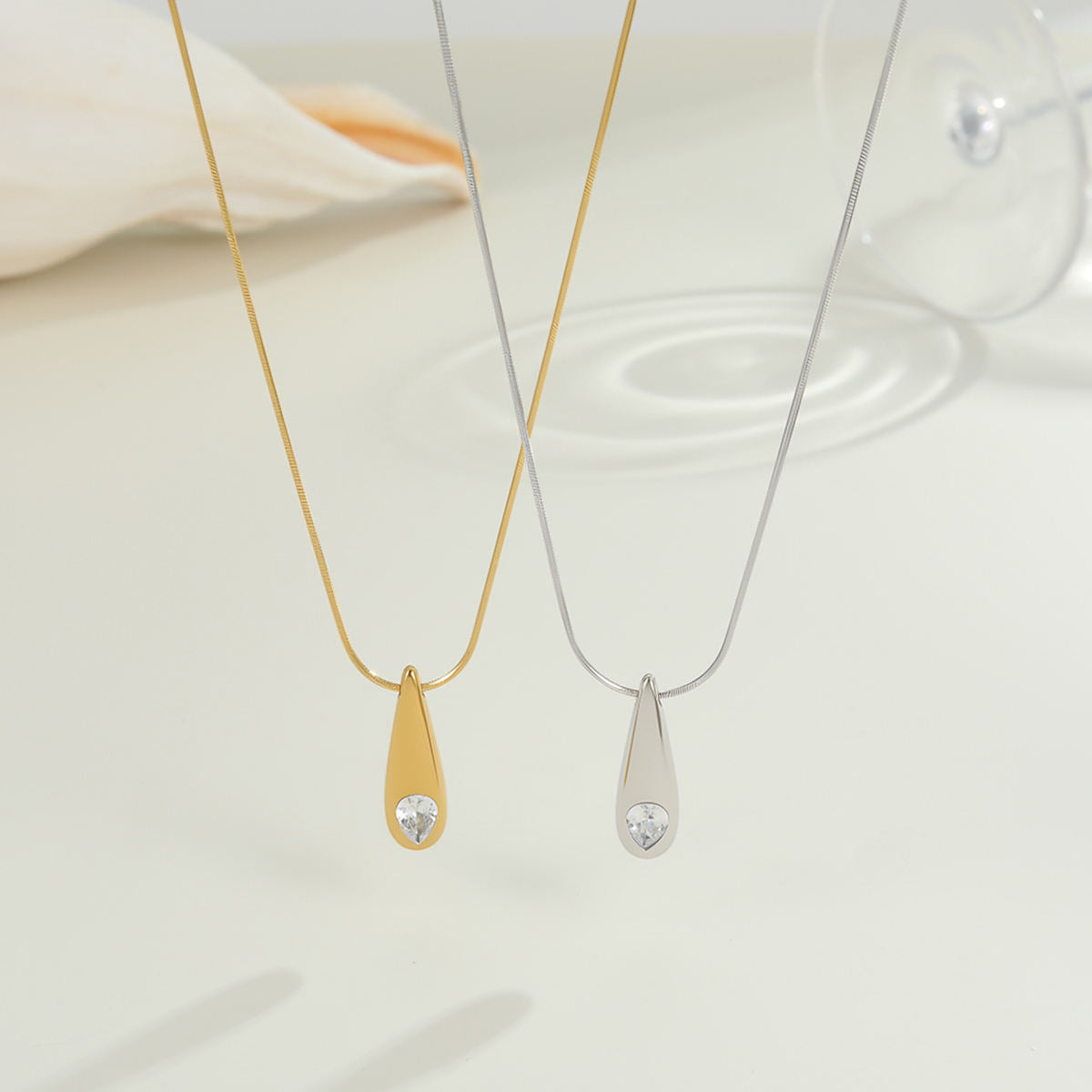Charm Water Drop Zircon Necklace (GOLD)