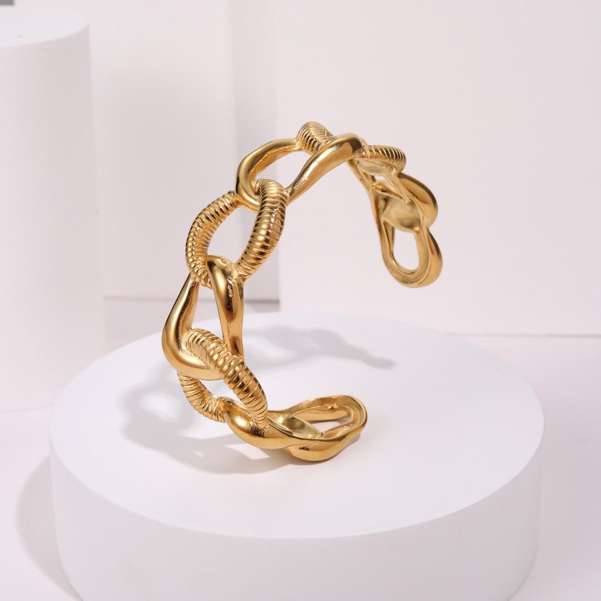 Chunky Chain Design Bangle Bracelet (GOLD)