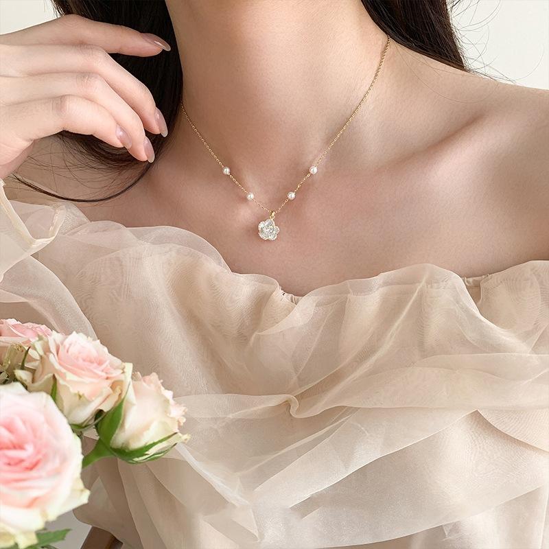 Rose and Pearl Necklace (GOLD)