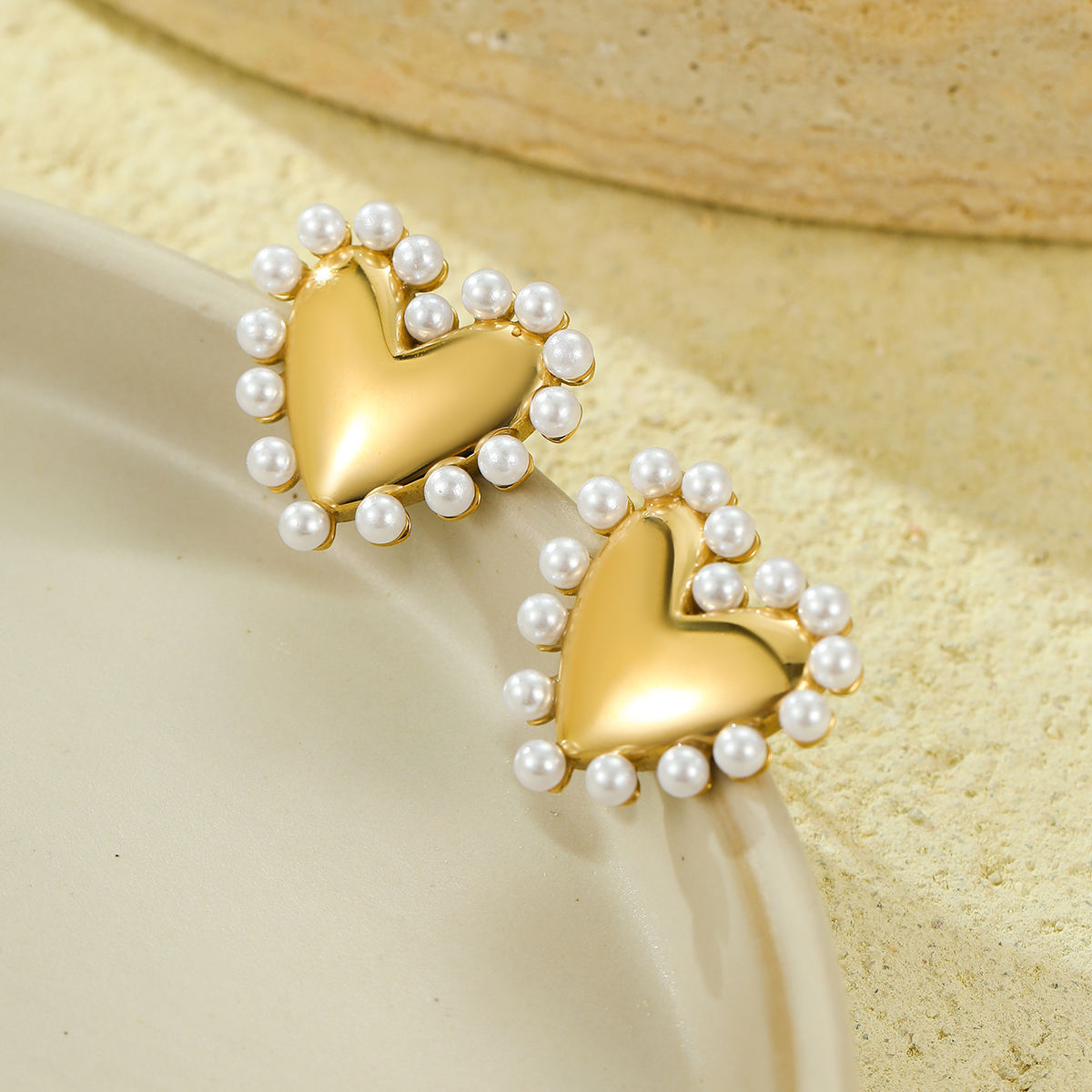 Pearl Heart Stud Earrings (GOLD)